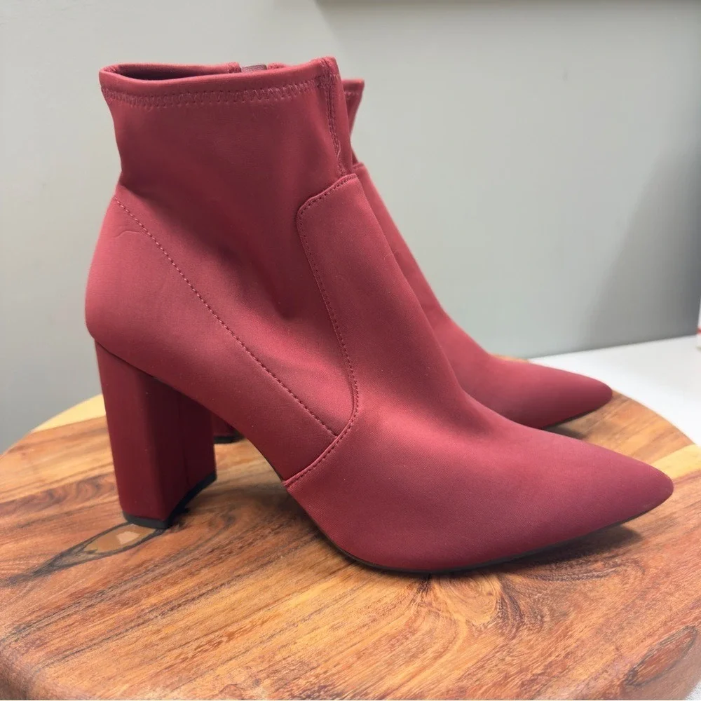 Alex Marie Womens Burgundy‎ Stretch Fabric Pointed Toe Block Heel Ankle Boots 9M